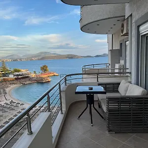 Apartment Zero Zero, Sarande